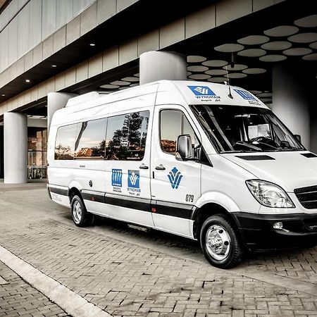 ホテル ウィンダム ボゴタ エクステリア 写真 Mercedes-Benz Sprinter