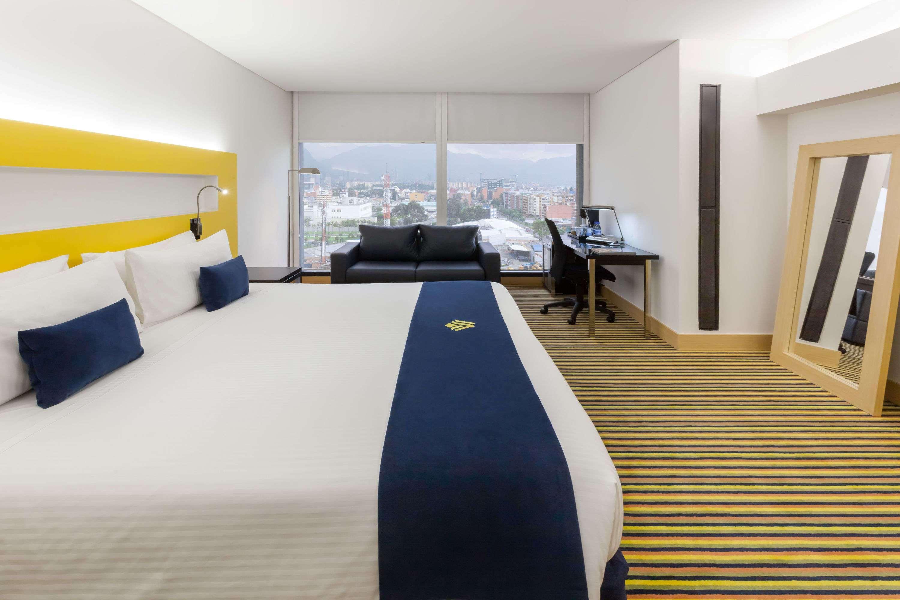 ホテル ウィンダム ボゴタ エクステリア 写真 A room at the hotel
