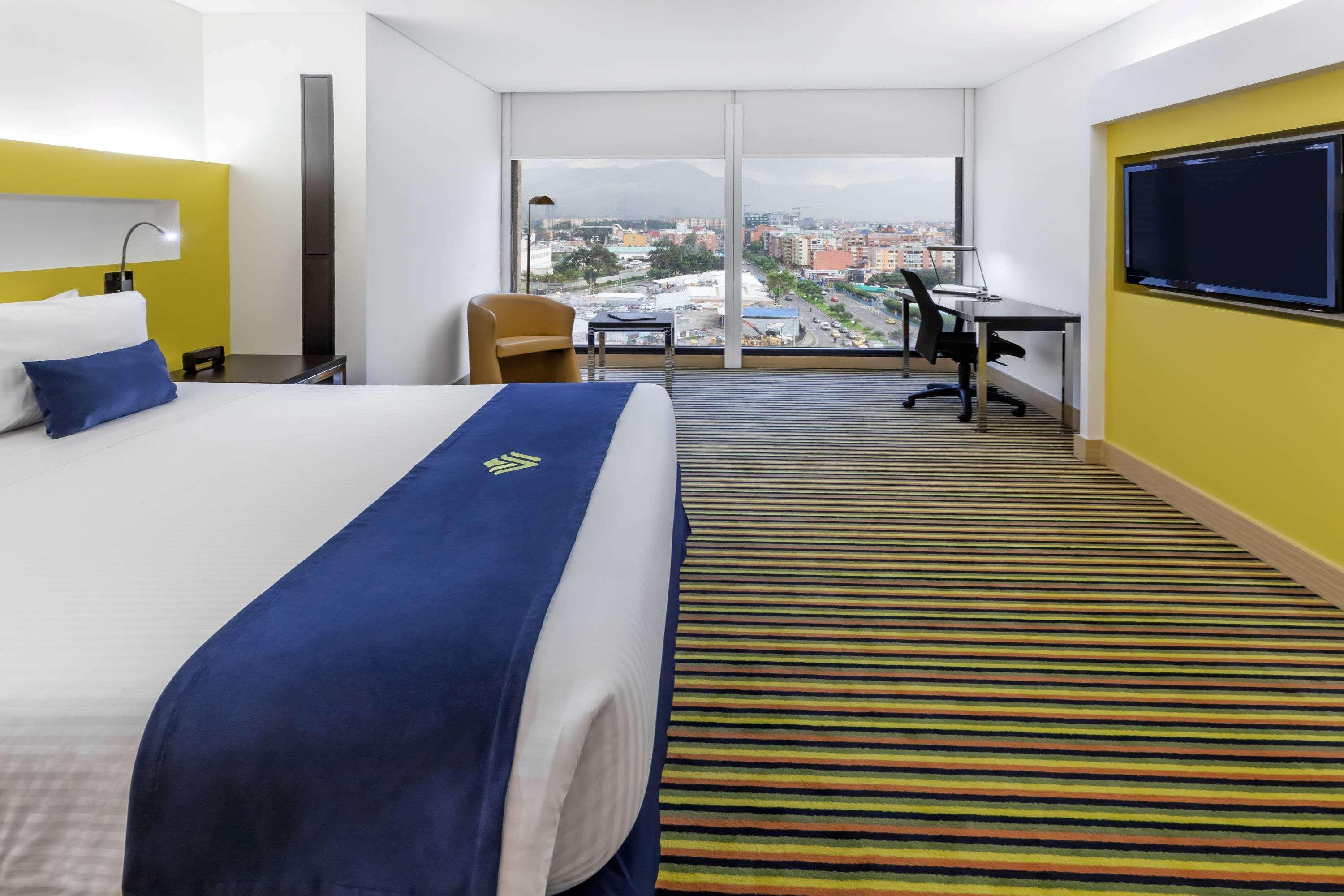 ホテル ウィンダム ボゴタ エクステリア 写真 A room at the hotel