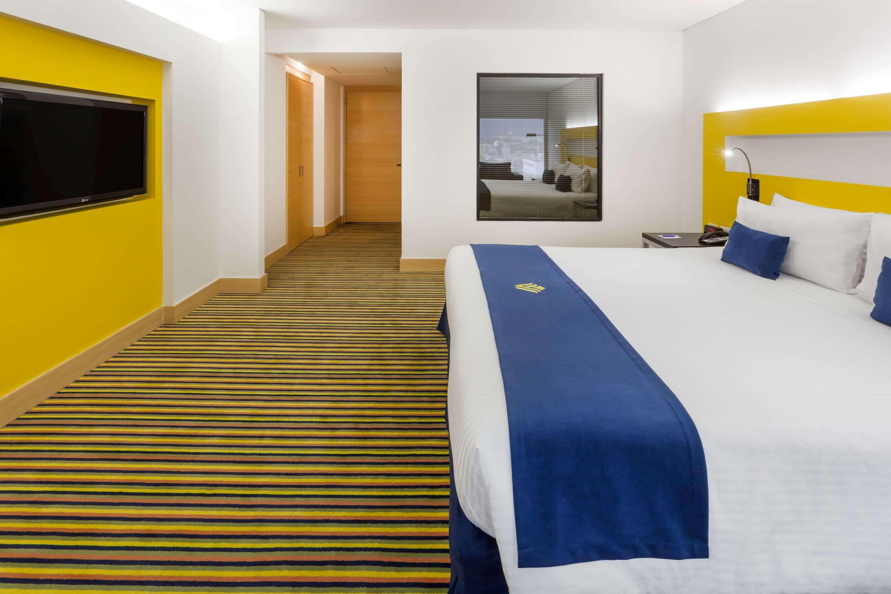 ホテル ウィンダム ボゴタ エクステリア 写真 A room at the hotel