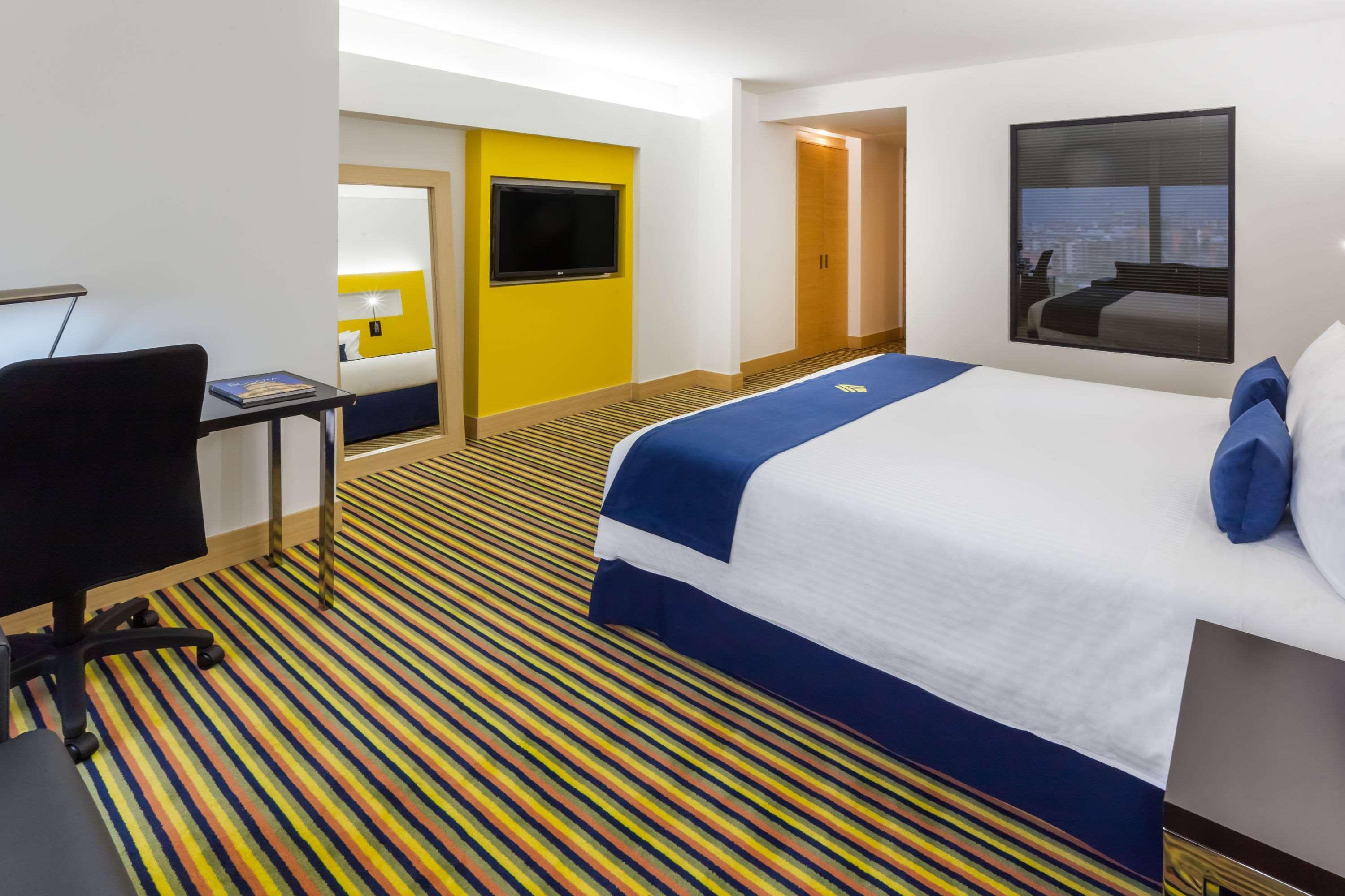 ホテル ウィンダム ボゴタ エクステリア 写真 A room at the hotel