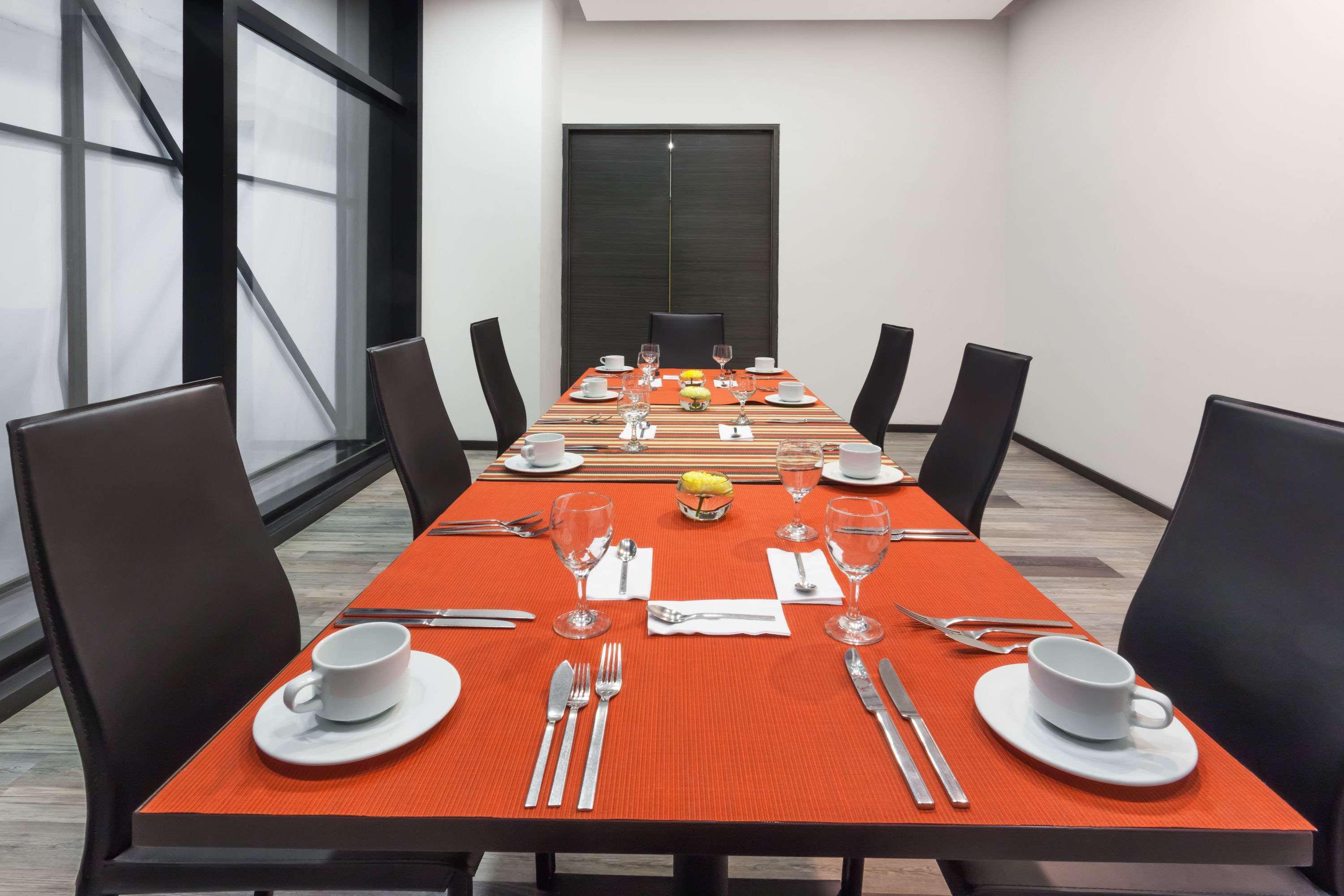 ホテル ウィンダム ボゴタ エクステリア 写真 A table set for a meal