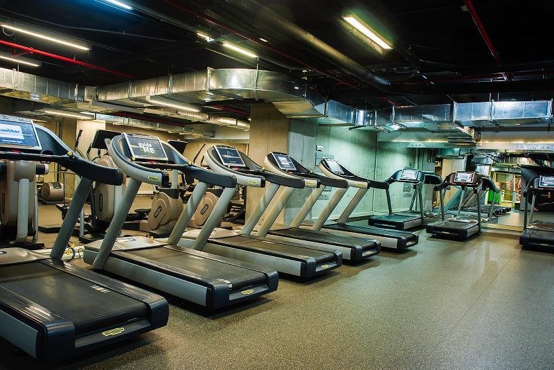 ホテル ウィンダム ボゴタ エクステリア 写真 A row of treadmills
