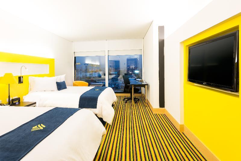 ホテル ウィンダム ボゴタ エクステリア 写真 A room at the hotel