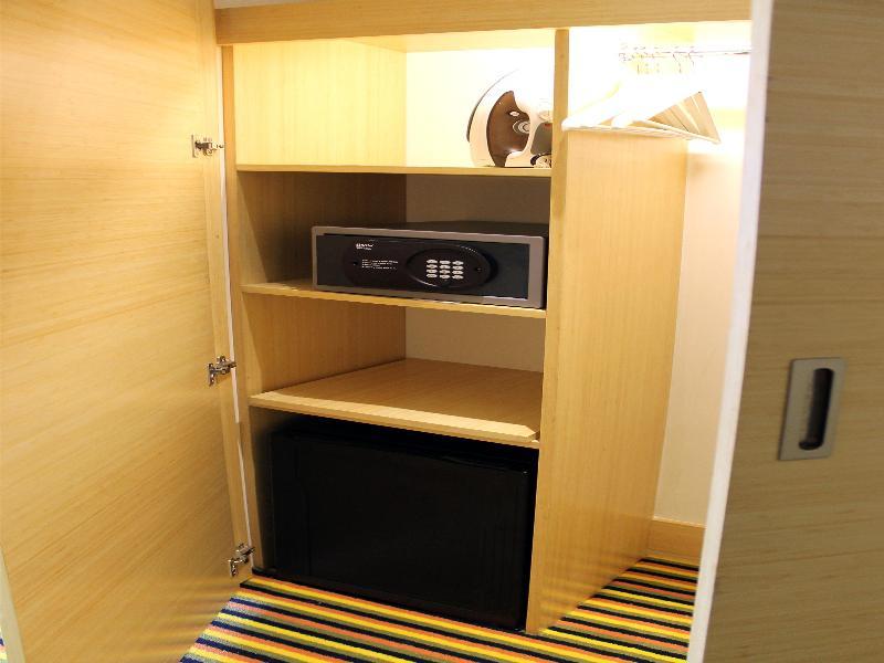 ホテル ウィンダム ボゴタ エクステリア 写真 A safe in a hotel room