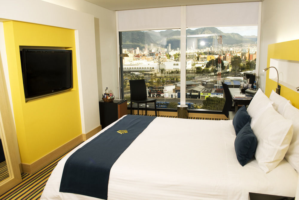 ホテル ウィンダム ボゴタ エクステリア 写真 A room at the hotel