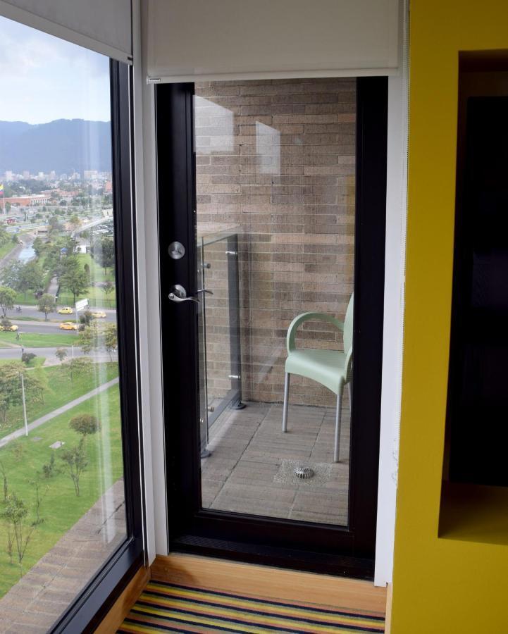 ホテル ウィンダム ボゴタ エクステリア 写真 A balcony in Bogotá, Colombia